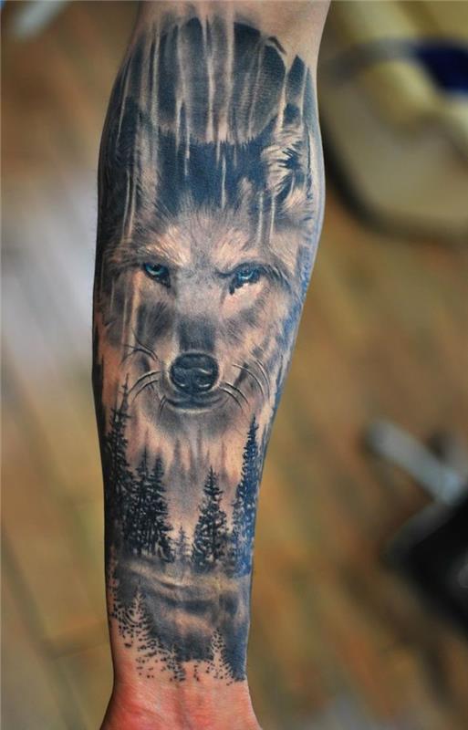 tetovanie pre mužov, atramentové umenie na ruke, tetovanie vlka s modrými očami, nápad na tetovanie pre mužov
