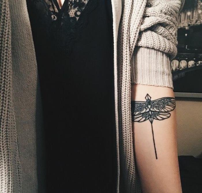 Tetovanie Anisoptera na ruke cool geometrické nápady kreslenie tetovania