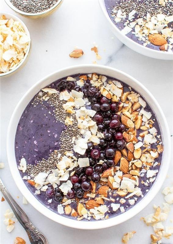 smoothie-bowl-čučoriedka-raňajky-chudnutie-diéta