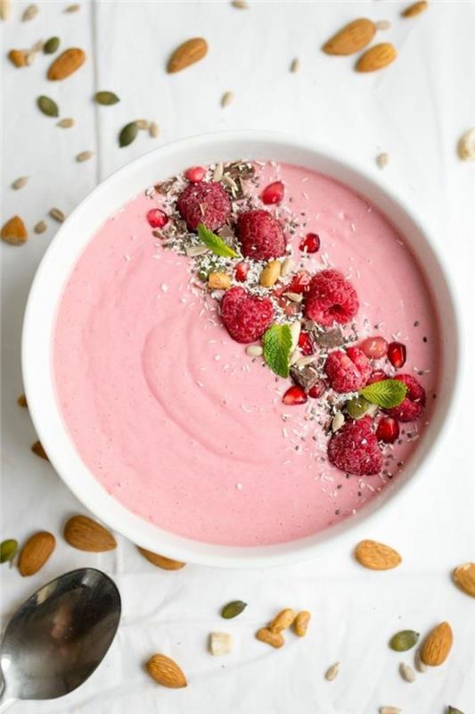 smoothie-bowl-raňajky-smoothie-recept-červené-bobuľovité-smoothie