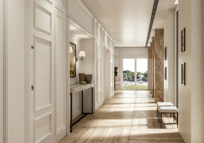ljus trägolv vita dörrar solig hall ljusgolv