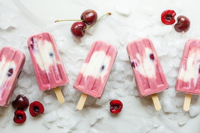 Hemmagjord glass recept jordgubbsglass hälsosamt liv hälsosamma recept detox glasspinnar med körsbär