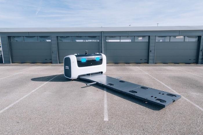 fotografia robota Stan Valet od francúzskej spoločnosti Stanley Robotics, ktorá parkuje autá na letisku Lyon-Saint-Exupéry