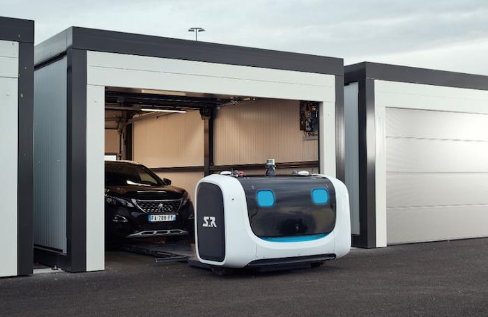 Spoločnosť Stanley robotics uviedla na trh svojho robota s obsluhou Stan, ktorý dokáže zaparkovať autá na parkovisku letiska Lyon Saint Exupéry