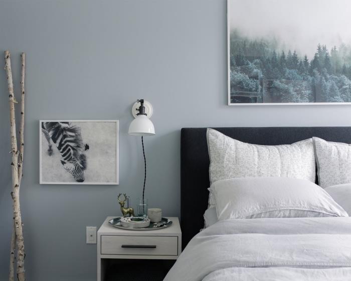 Skandinavisk inredning i ett sovrum, neutral färg för väggarna i ett rum, blågrå färg