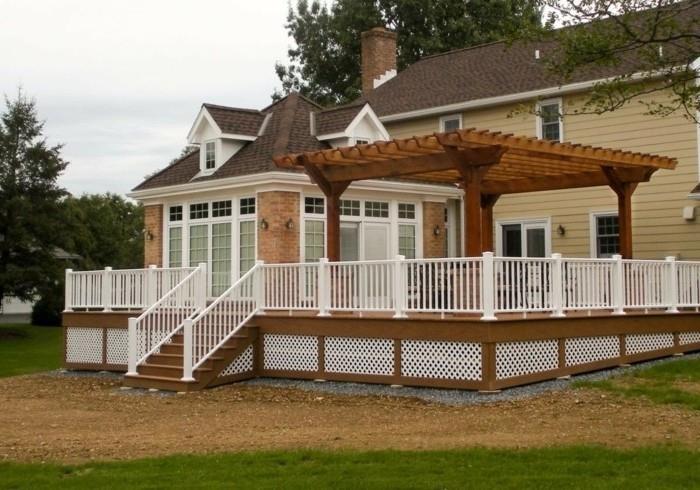 förslag-hur-att-göra-en-vacker-pergola-trä-pergola-modell-installerad-på-terrassen-av-ett-hus-i-traditionell stil