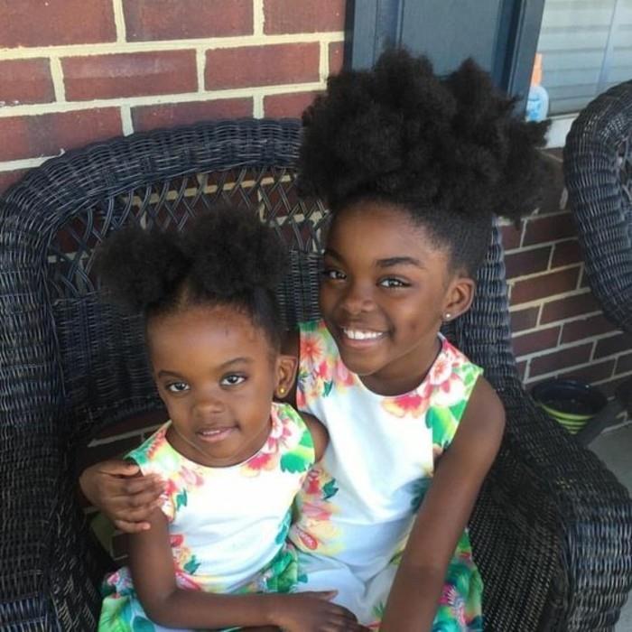 fantastiskt-frisyr-förslag-krusigt-hår-för-en-afro-barnbarn