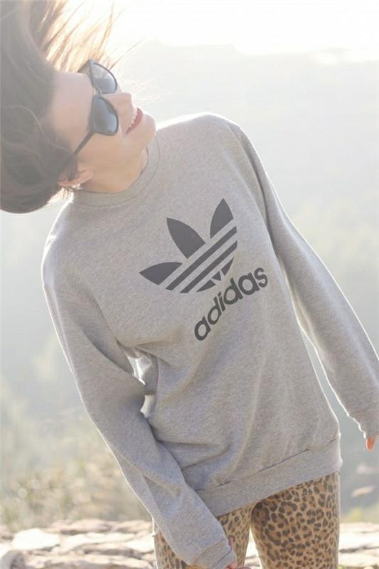 tröja-adidas-grå-kvinna-leende-brunett-solglasögon