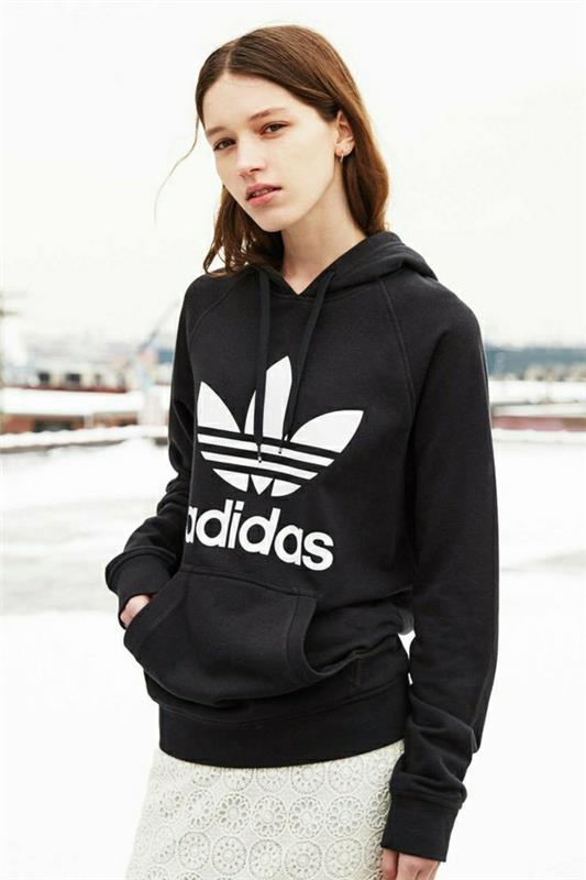 tröja-adidas-svart-kvinna-vit-spets-kjol