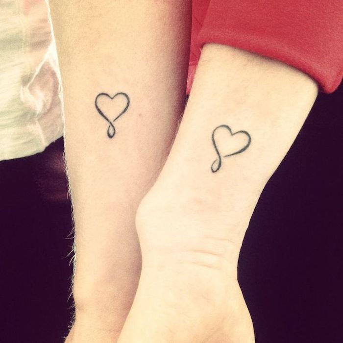 Tetovanie srdca nekonečna pre páry alebo diskrétne spoločné tetovanie lásky