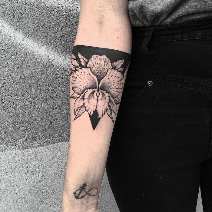 fialová orchidea kvetinové tetovanie kvetinové tetovanie tetovanie na predlaktie