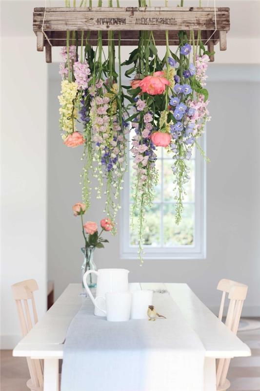 stöd för inomhusväxter att göra dig själv med återvunnet material, blommig upphängning ovanför matbordet