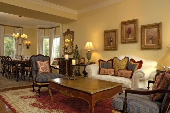 vardagsrum med matsal, trendigt vardagsrumsmålning, gammalt soffbord, barock fåtöljer, målningar med gyllene ramar, persiska mattor