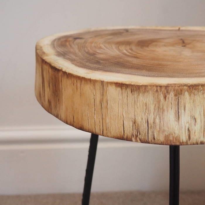 نموذج بسيط لطاولة قهوة جذع شجرة من الخشب الطبيعي على أرجل معدنية