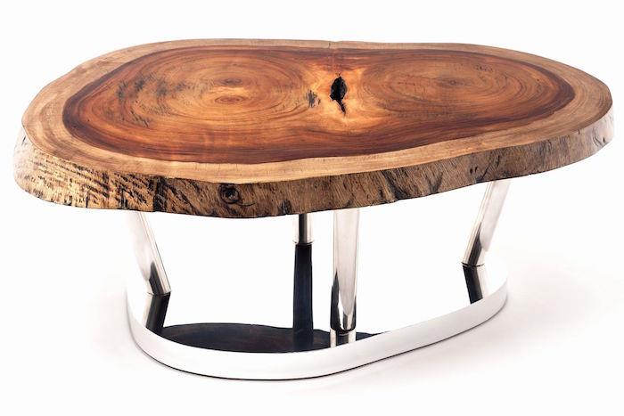 طاولة قهوة من الخشب الصلب بتصميم ملمع على دعامة قدم معدنية مطلية بالكروم