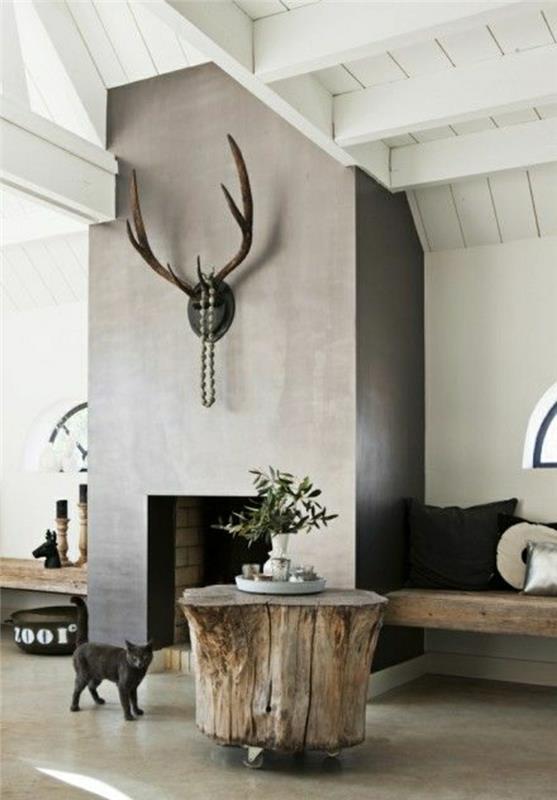 drevený-konferenčný stolík-moderná-obývačka-sivá-stena-drevený-strop-pod-svah-čierna-kat