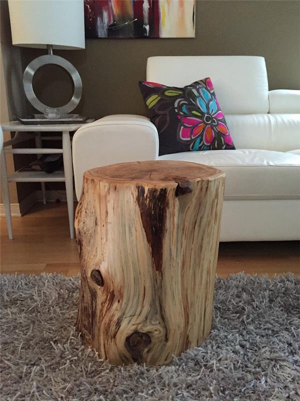 استخدم جذع شجرة لصنع طاولة قهوة أو كرسي من الخشب الطبيعي