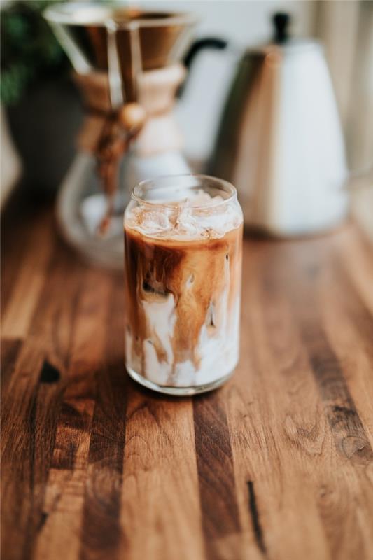 kávové smoothie ľahký a originálny recept na domácu prípravu, nápad na energetický nápoj na leto ku káve a zmrzline
