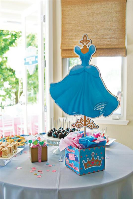 cinderella-table-disney-cinderella-birthday-decoration-nápady-dievča-torta-princezná-šaty-narodeniny