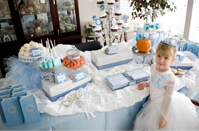 cinderella-stôl-disney-popoluška-zdobenie-nápady-narodeniny-dievča-torta-princezná-šaty-krok-dievča-princezná