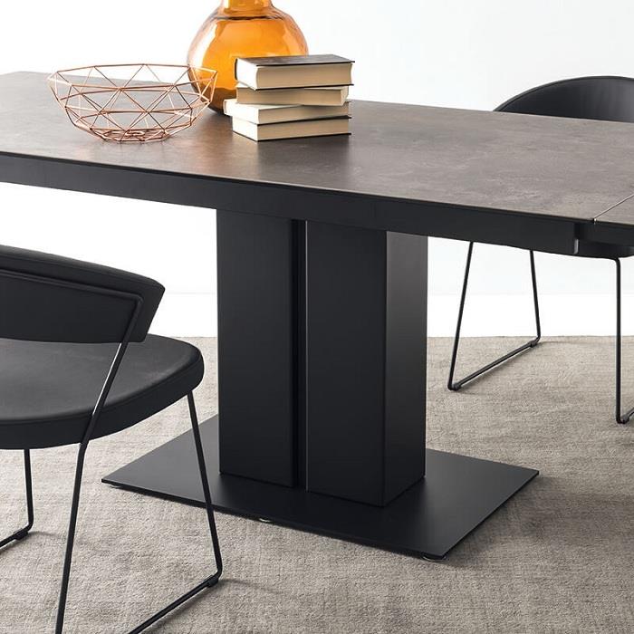 Rôzne materiály a tvary nájdu ideálny trendový stôl pre váš interiér