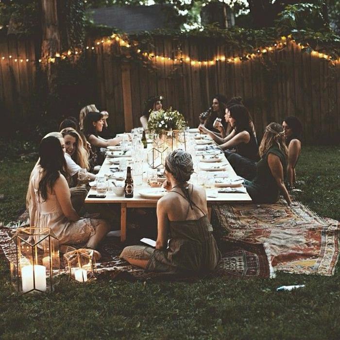 picknick-bord-trä-soffbord-blomma-trädgård-bord-trä-bord-människor
