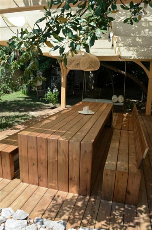 picknick-bord-bord-med-trä-bänk-vit-lunch-utanför-gården