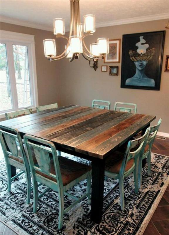 jedálenský stôl-veľký-štvorcový-stôl-s-vintage-stoličkami