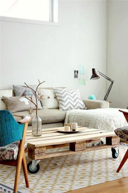 obývačka-stôl-v-palete-originál-stolička-tkanina-a-drevo