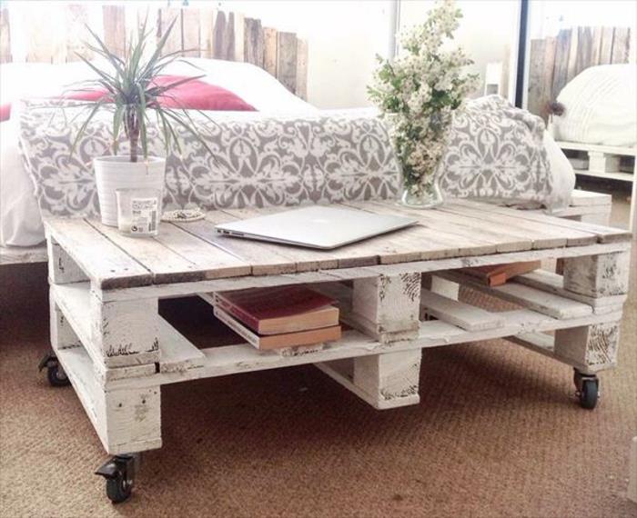 rustikálno-ošumelá-elegantná-obývačka-stôl-v-palete-obývačka