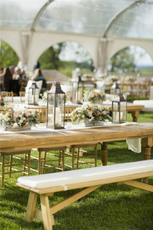 picknick-bord-picknick-bord-picknick-trä-dekoration-med-blommor-träbänk