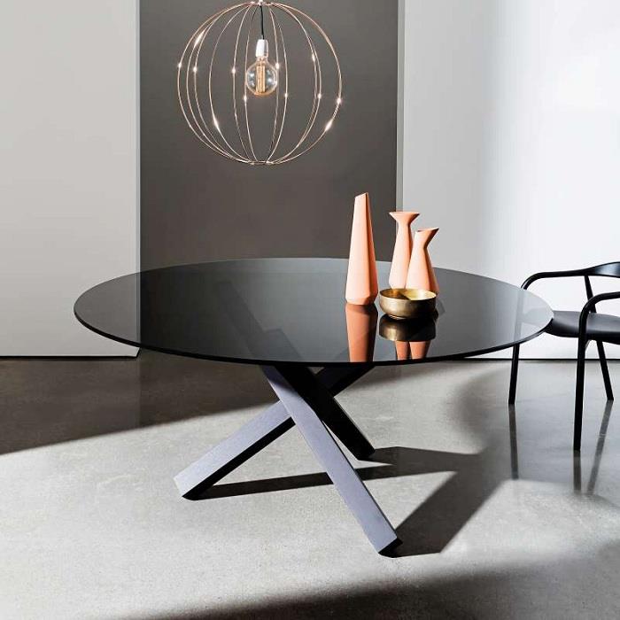 Centrálny bod interiéru, stôl zdôrazňuje atmosféru a stáva sa trendovým