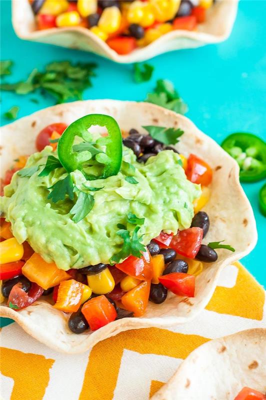 Ricetta tortilly s guacamole, tacos s kukuricou a fagioli, prezzemolo tritato a peperone