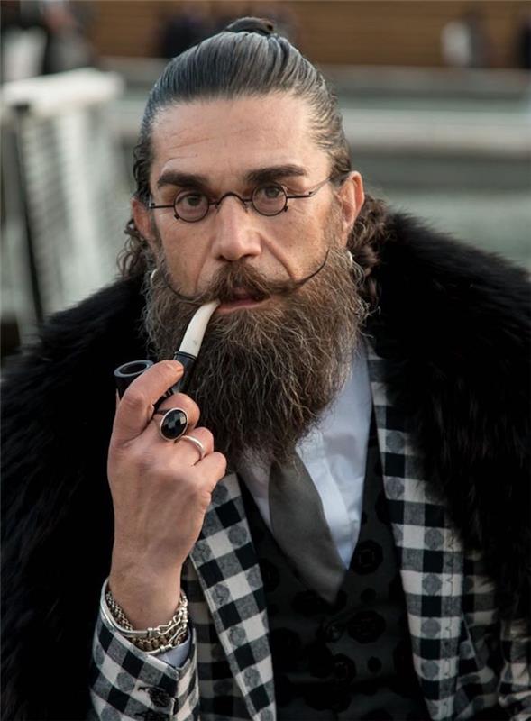 långt hår hipster dandy man med bulle man bulle man och långt skägg