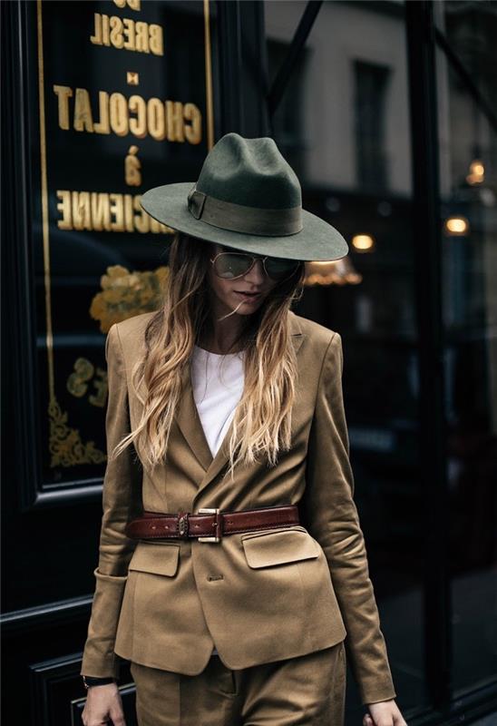 elegantný vzhľad inšpirovaný mužským šatníkom a jeho ikonickým mužským oblekom kombináciou širokých khaki nohavíc a opaskového blejzeru v rovnakej farbe