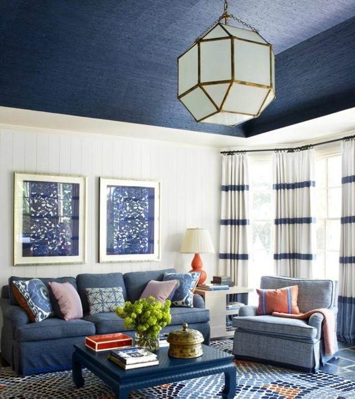 moderna mattor-moderna rum-soffa-bord-ljuskrona-blå-dominerar