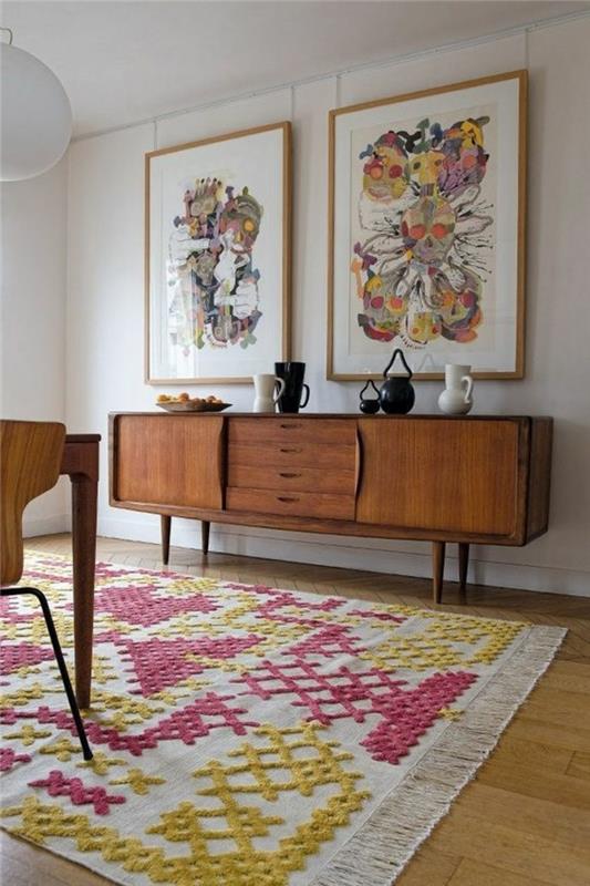 moderna mattor-en-matta-sammansatta-av-gul-och-rosa