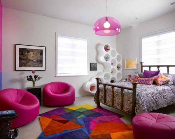 mångfärgad matta-glad-matta-i-ett-vänligt-sovrum