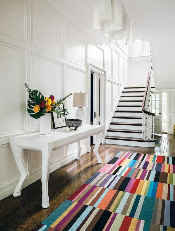 mångfärgad matta-ett-vitt-och-elegant-hus