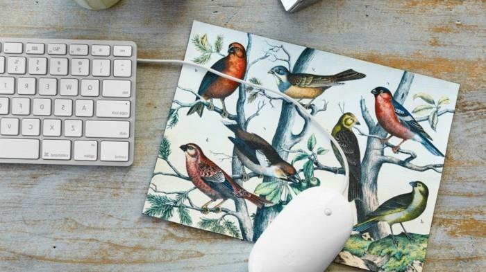 Idea Regalo per l'ufficio، tappetino con motivi floreali e uccelli، scrivania con tastiera e mouse