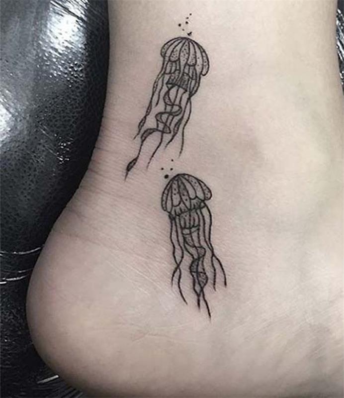 pár medúz ako tetovanie členka nápady na tetovanie na mori