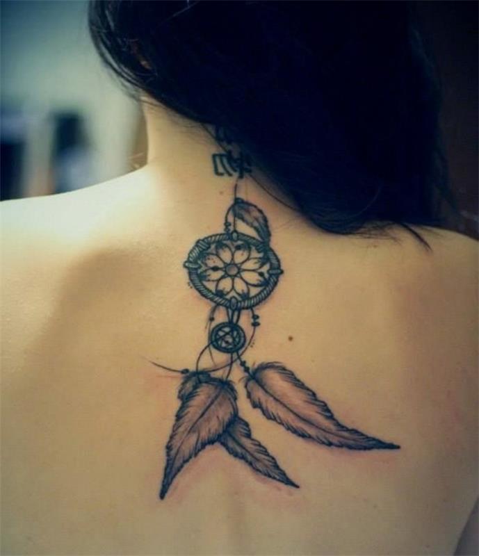 drömfångare tatuering i nacken, svarta fjädrar, enkel båge och rosett, idé att rita hudkvinna