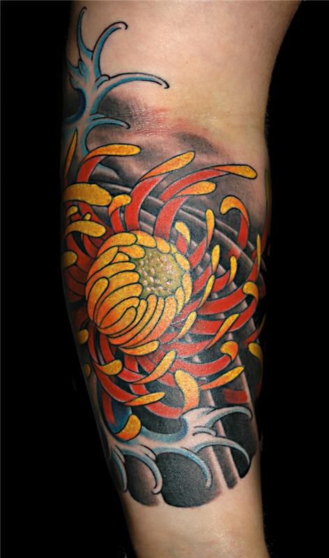 tetovanie na predlaktie, pivonka v červenej a žltej farbe s čiernym pozadím, originálne tetovanie pre mužov
