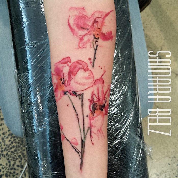 akvarel ružová orchidea tetovanie predlaktie