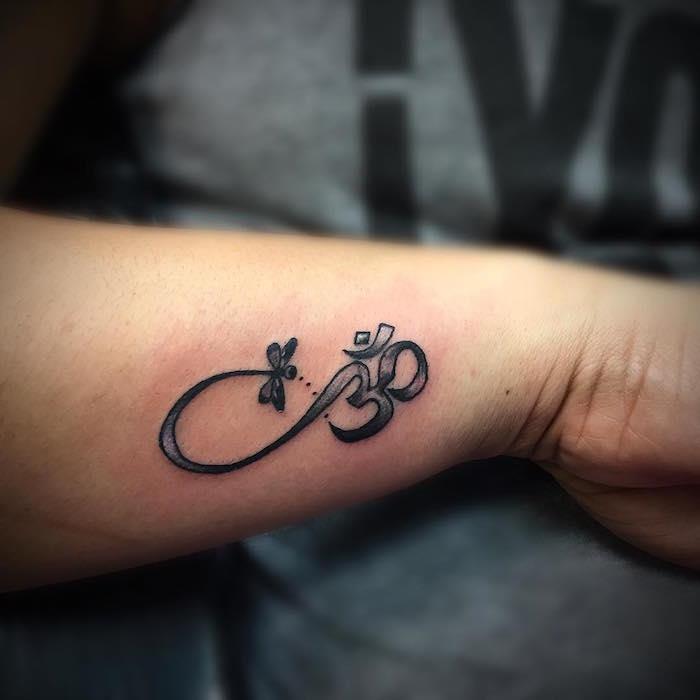 evighetstatuering oändlighetstecken tatuering på underarm
