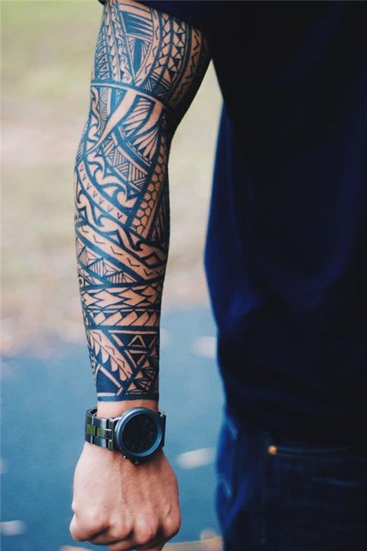 vackraste tatueringar, herr mörkblå klocka, tribal tatueringsdesign, geometriska mönster
