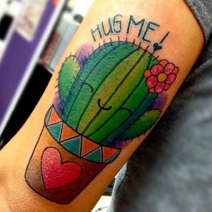 Atypické tetovanie do nekonečna, nápad na tetovanie na zápästí ženy, originálna inšpirácia k tetovaniu na kaktus, ktorá hovorí, že ma objím