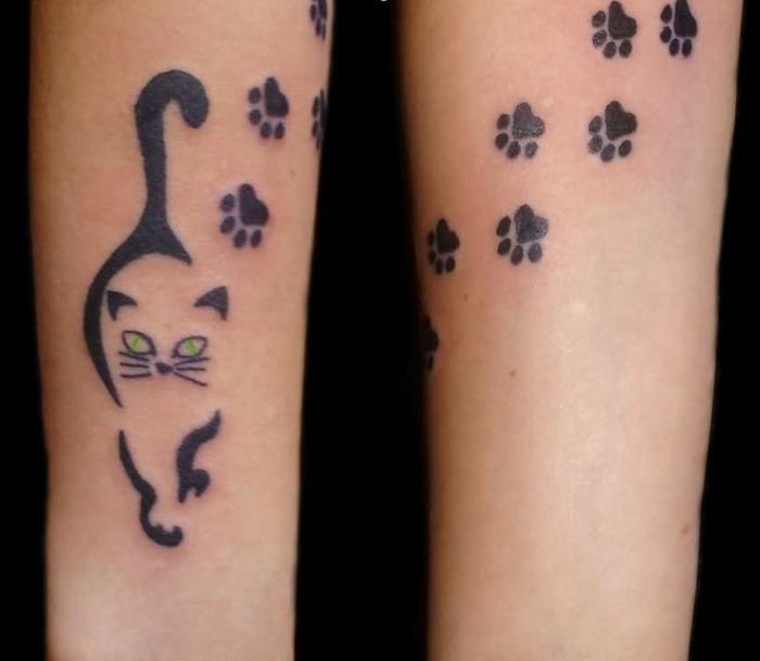 وشم قطة ، قطة سوداء بعيون خضراء ، حولها عدة أرجل
