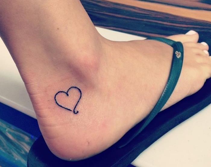 malé tetovanie symboly členka tetovanie srdce pešo