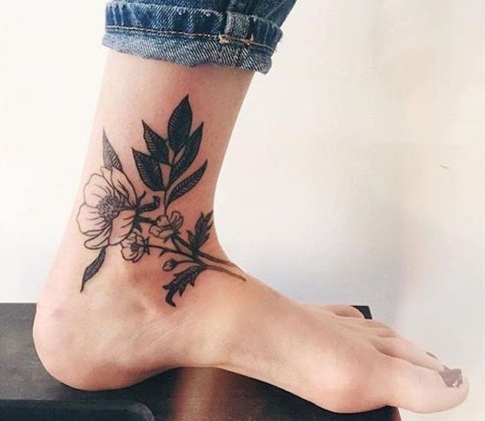 nápady na tetovanie na členku žena nápady na nohe členky tetovanie kytica kvetov